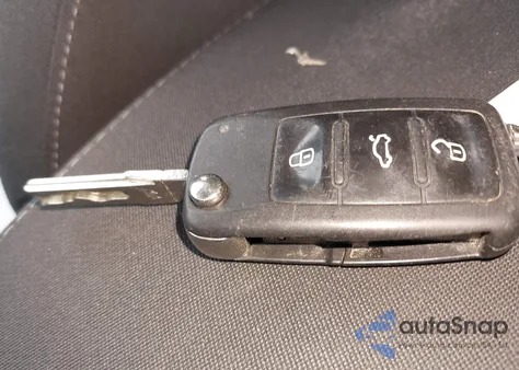 2013 Volkswagen Golf 2.5L 4-Door from USA, damaged, VIN WVWDB7AJ4DW096018